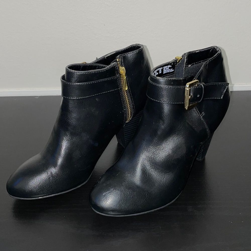 Metaphor Black Faux Leather Women's Heeled Ankle Booties Size 6